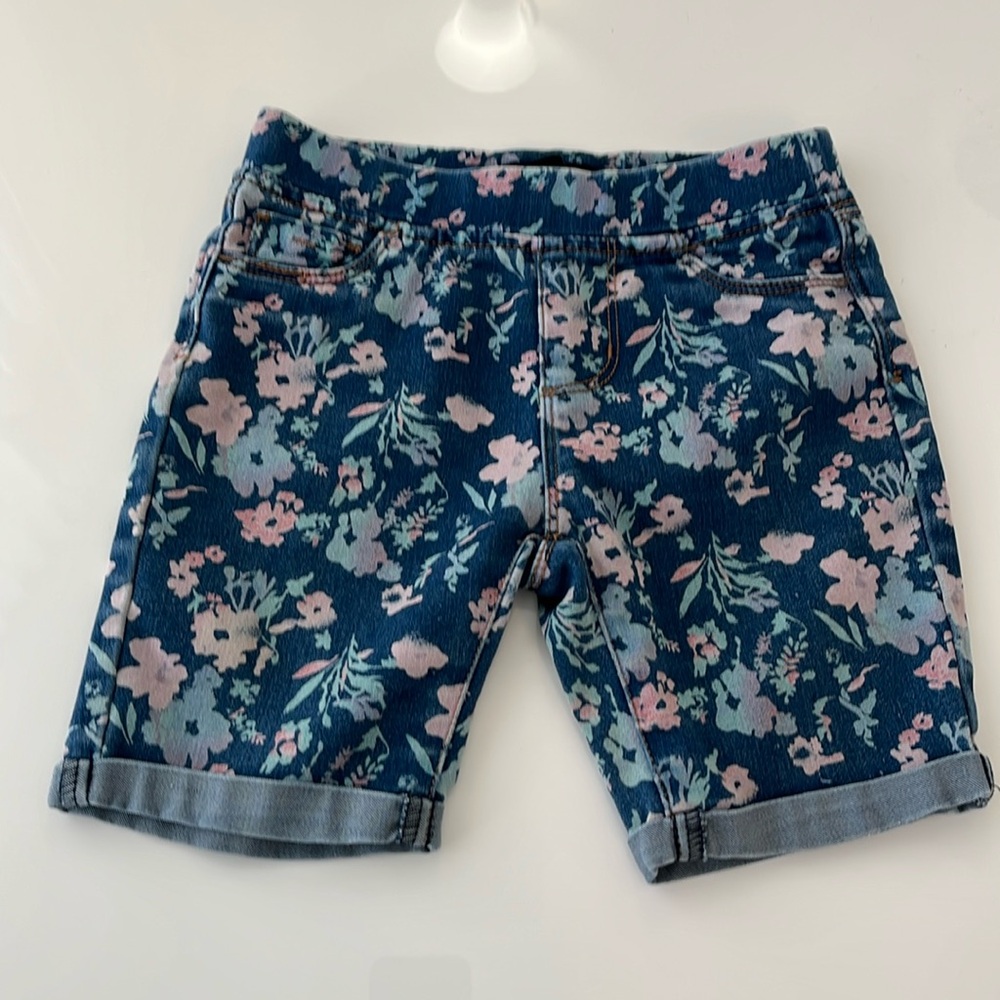 Iti Tractor floral pull on shorts size 6